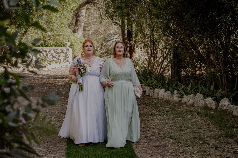 Closing wedding carousel image 1