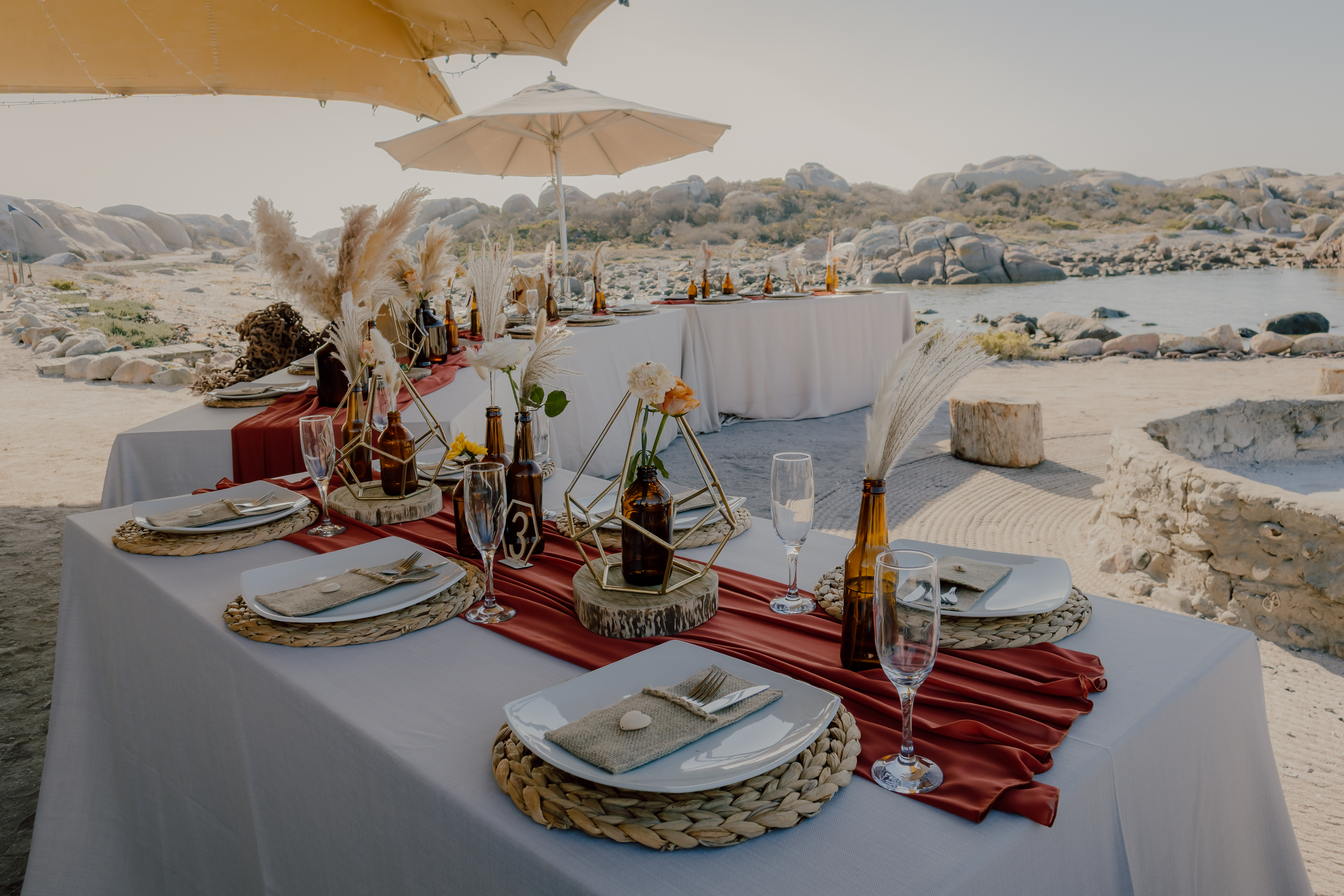 Beachside reception tablescape