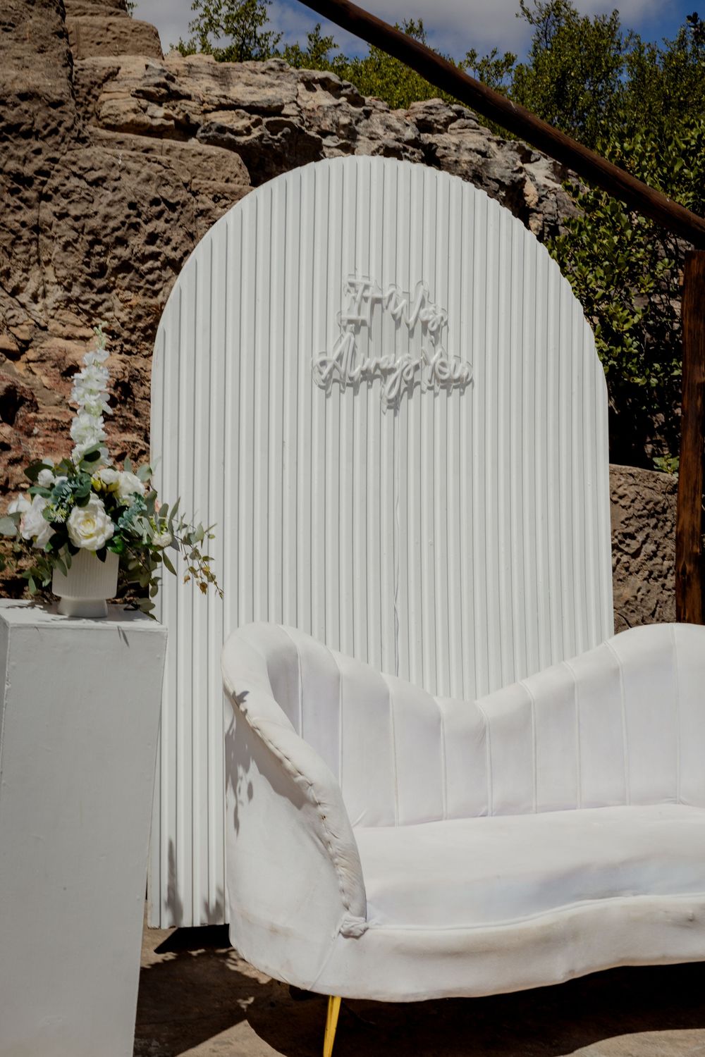 White ceremony lounge